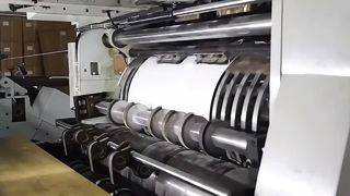 Aangepaste productie van kraftpapieren zakken | Fabriek met gedraaid handvat en papieren zak met plat handvat
