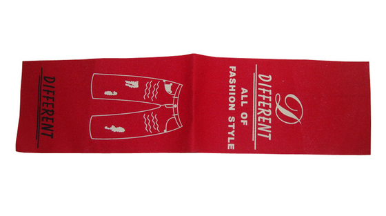 Goede prijs. De Douane van centrumvouwen naait in Etiketten Logo Fabric Labels Printing van de Markeringen de Boord Genaaide Etiketten Geweven Markering online